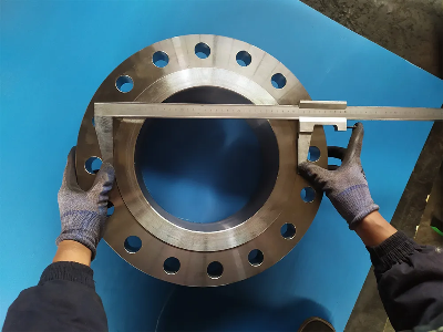 ASTM A105 weld neck flanges and blind flanges packed for ocean freight ASTM A105 weld neck flanges and blind flanges packed for ocean freight